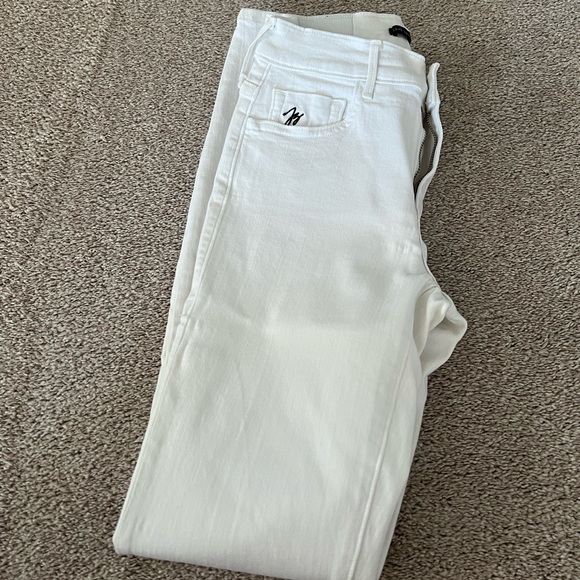 True Religion Mid-Rise White Skinny Jeans. - Picture 5 of 13